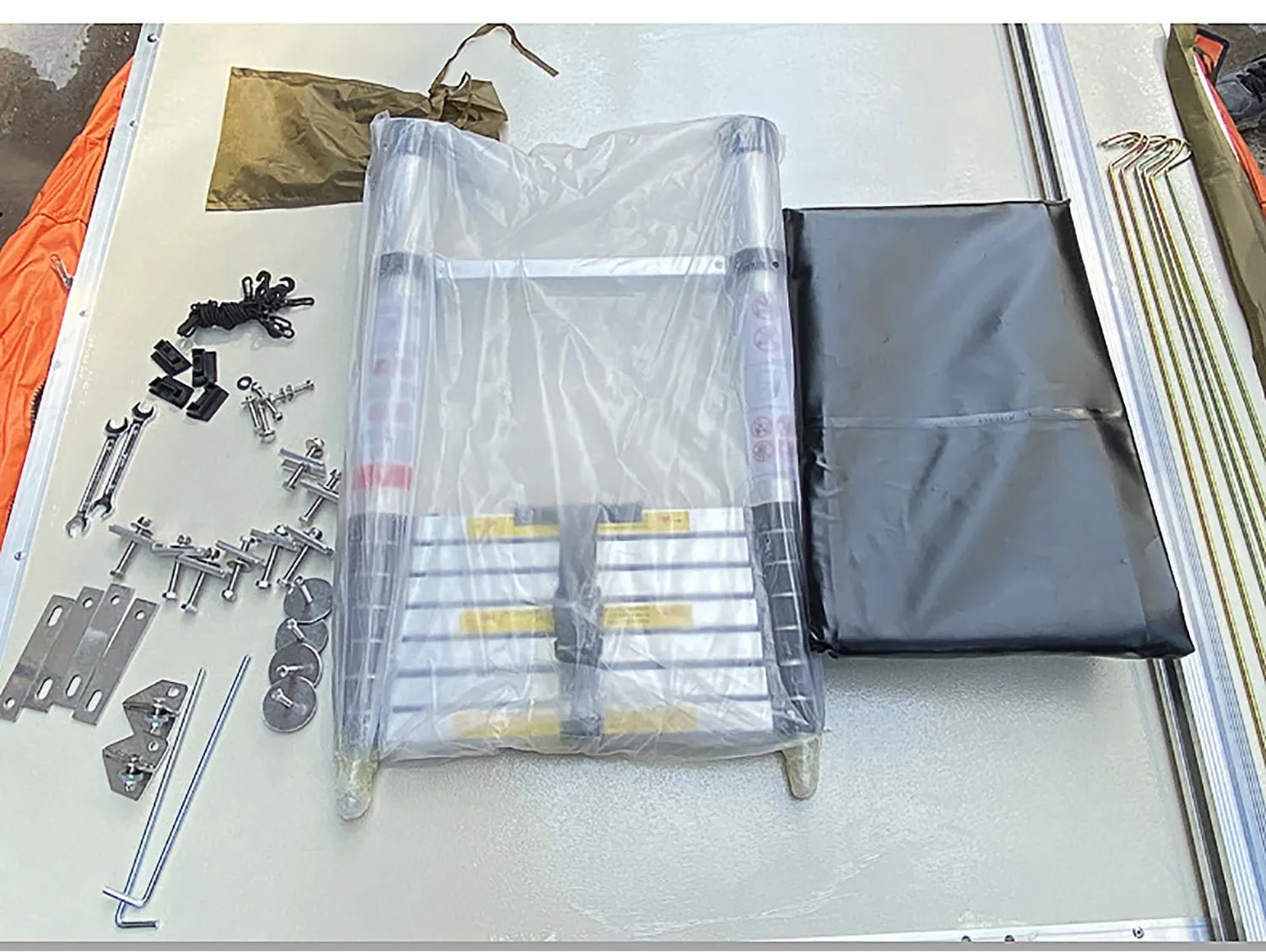 1.4M  1.6M  1.9M Soft Shell  Roof Top Tent -MOT-LT07