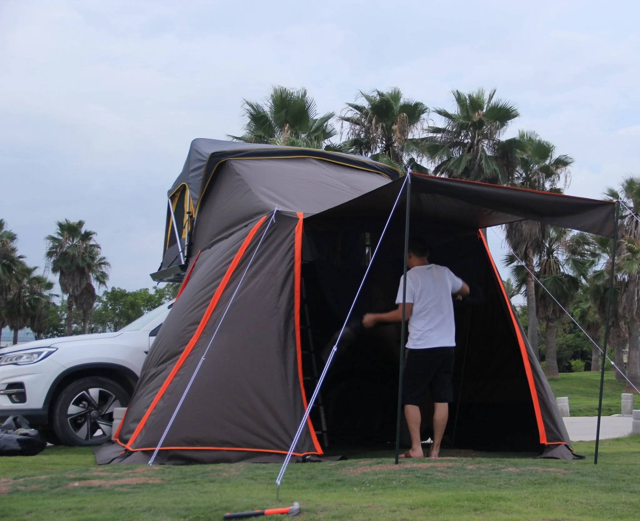 2 People Aluminum Soft shell Car  Roof Top Tent  MOT-T1000