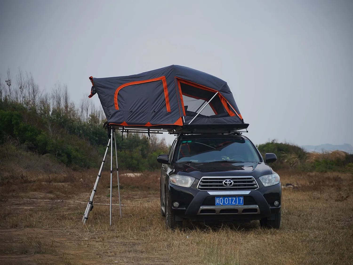 4-5 People Aluminum Hard Shell Folding Car  Roof Top Tent MOT-L800
