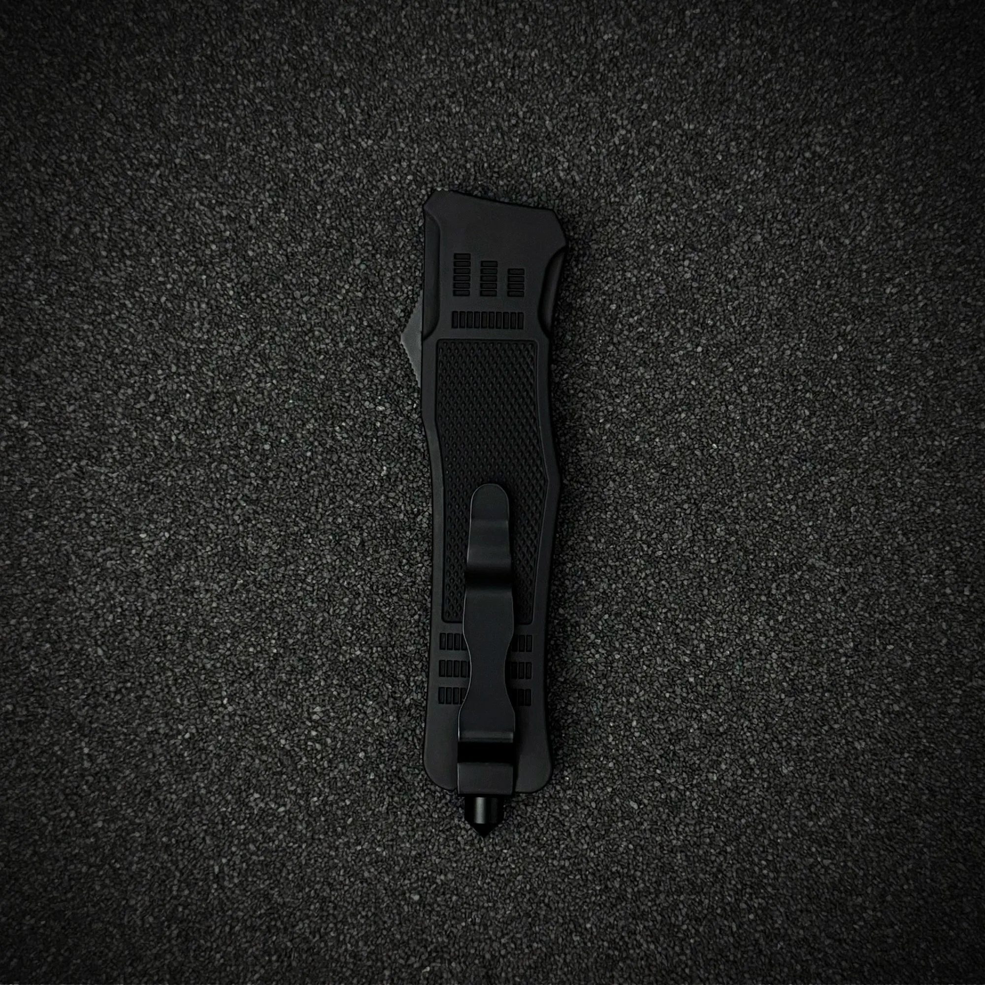 Blackout Strike knife