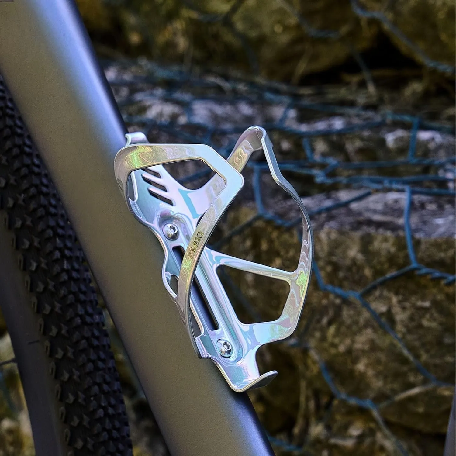 Corki Cycles Heavy Duty Bike Water Bottle Holder, Lightweight Aluminum Cage Shockproof Design for Road Mountain Gravel Bikes, Holds 21-32 oz, 1-Pack Iridescent Silver
