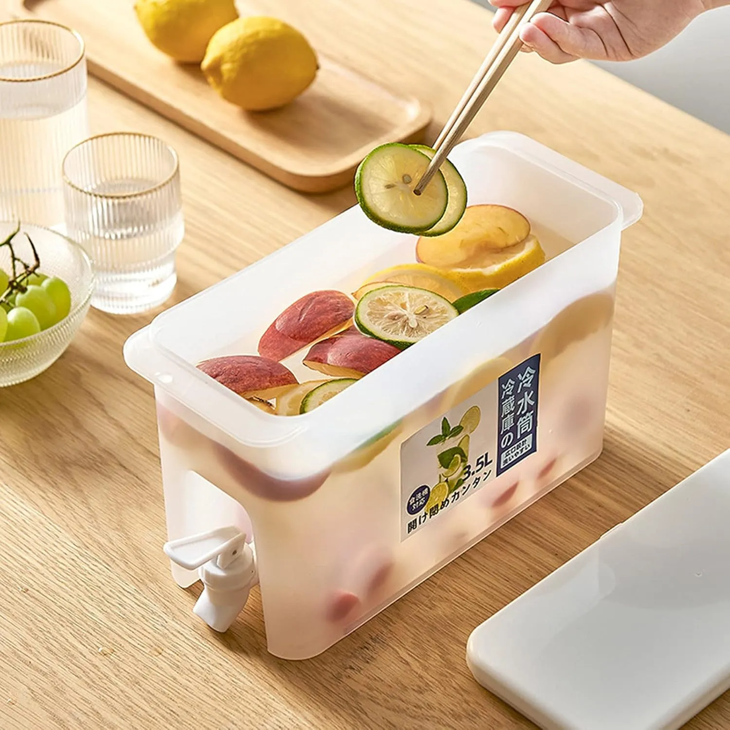 Fridge Drinks Dispenser, Water Dispenser For Fridge, Space-Saving Design with Measuring Scale for Daily Water Tracking Airtight Tap for Juices, Flavoured Waters & Cold Drinks