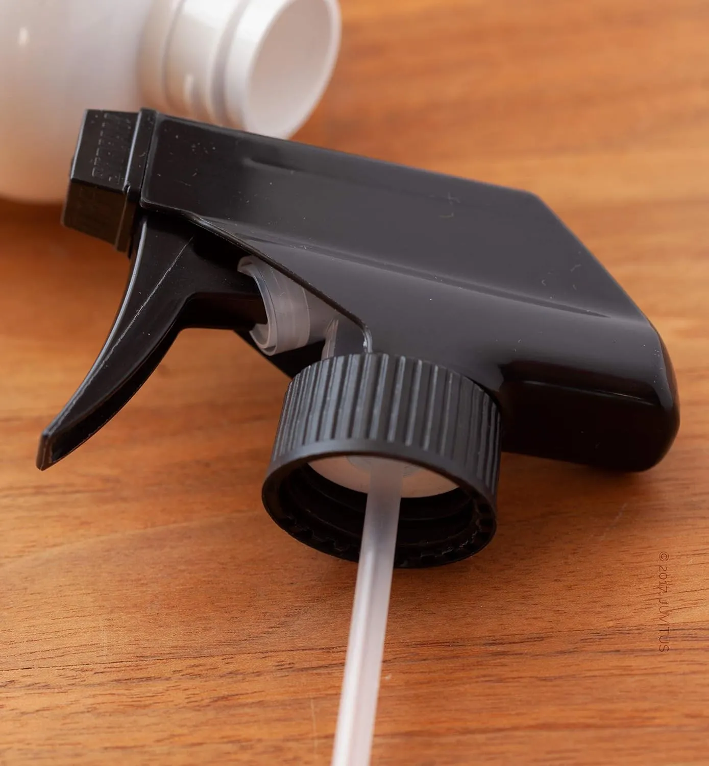 JUVITUS 16 oz White Plastic PET Boston Round Bottle with Black Trigger Spray (12 pack)