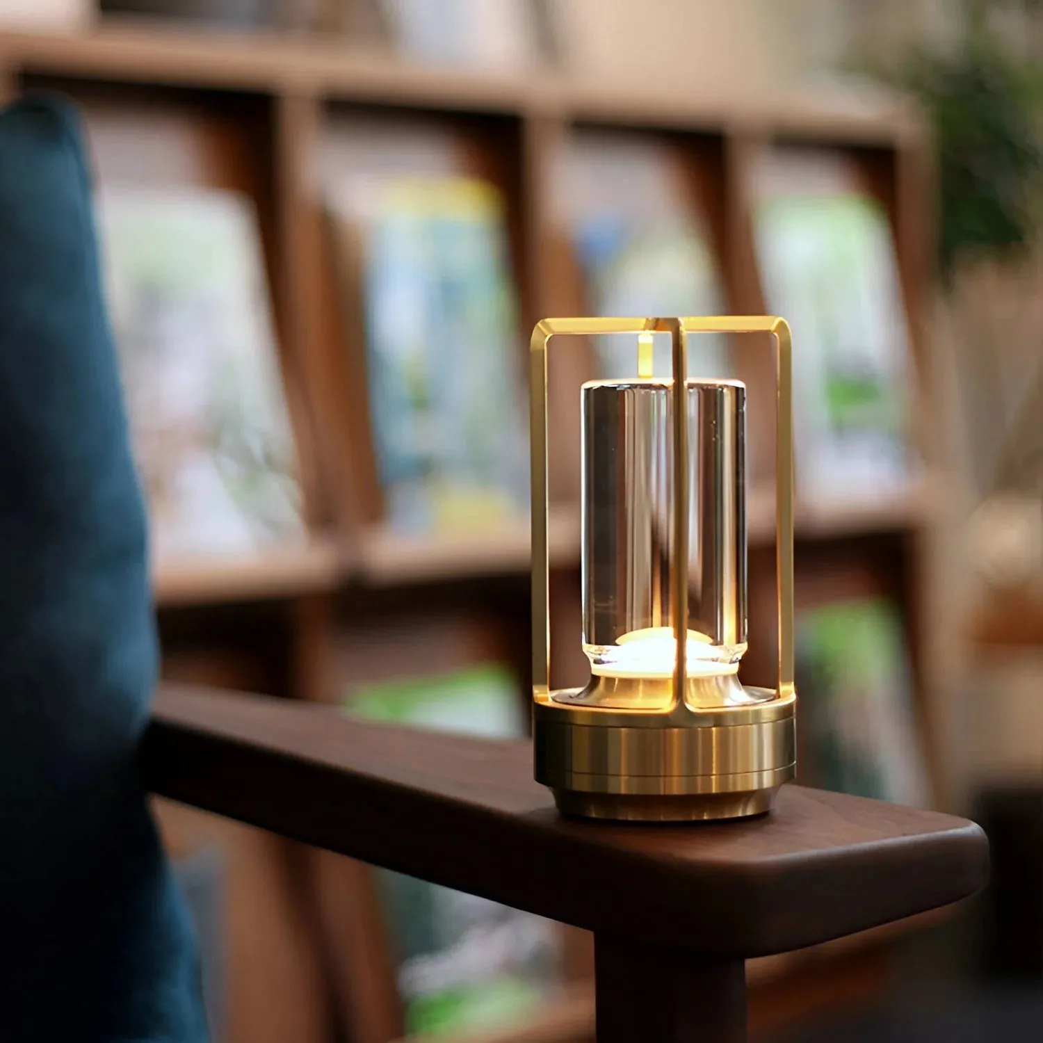 Portable Cordless Lantern for Versatile Indoor and Outdoor Lighting